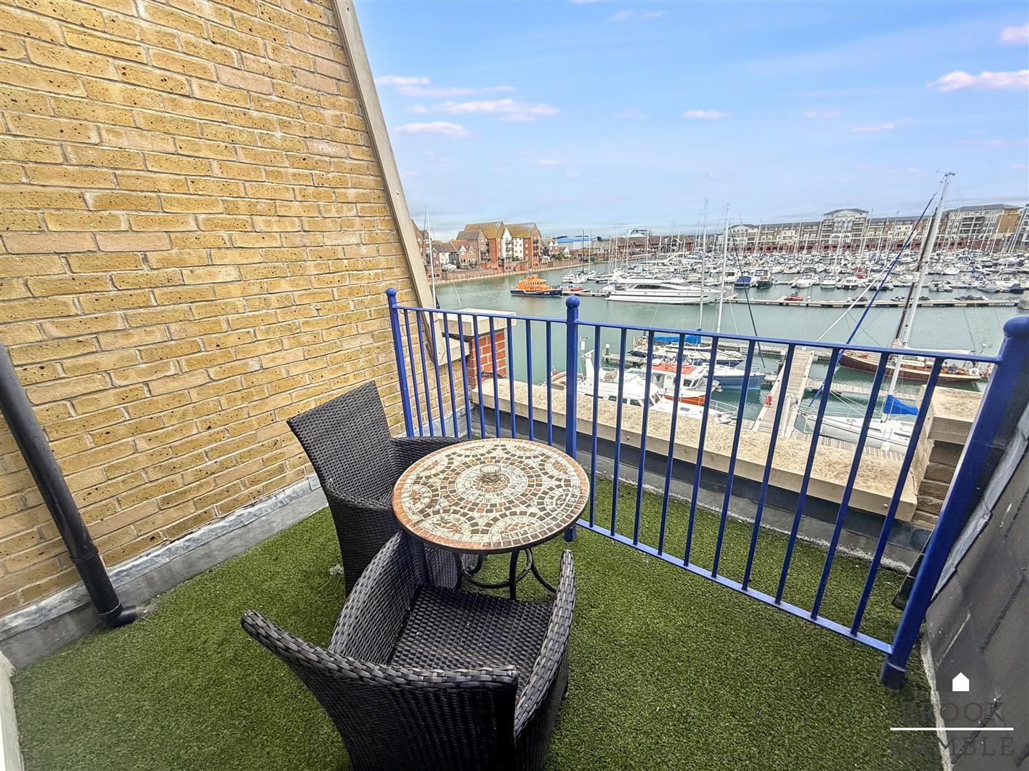 3 Bedroom House. The Piazza in Eastbourne, 16